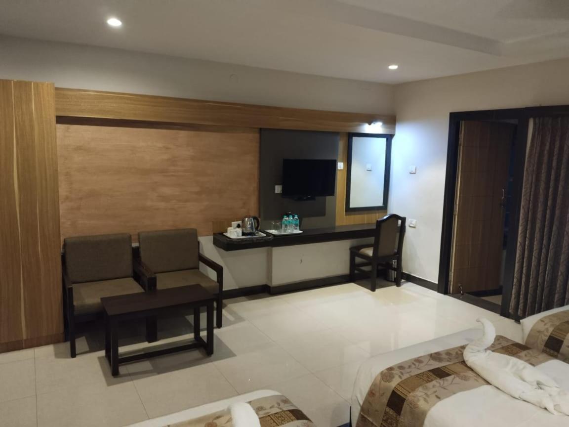 Hotel Mayas Tiruchirappalli Dış mekan fotoğraf