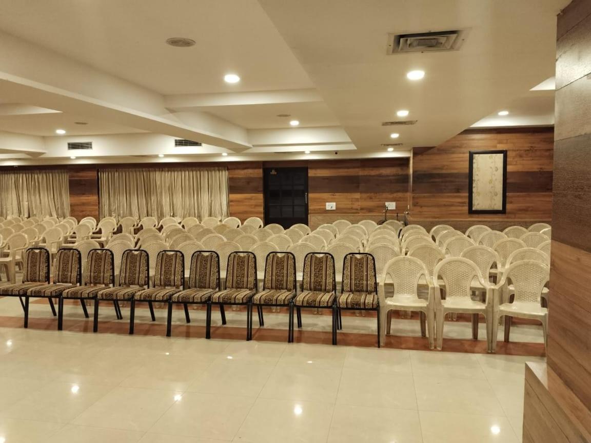 Hotel Mayas Tiruchirappalli Dış mekan fotoğraf